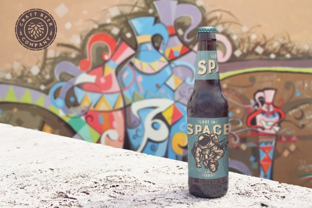 4 Backgrounds Beer Bottle Mockup (1820)